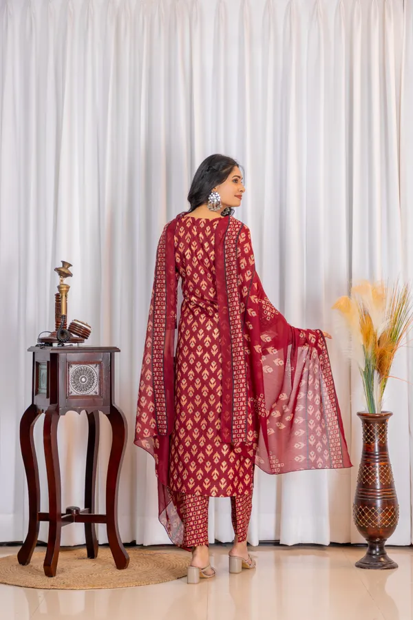 Red_Slub_Cotton_Straight_Printed_Kurta_Set_With_Dupatta_For_Women