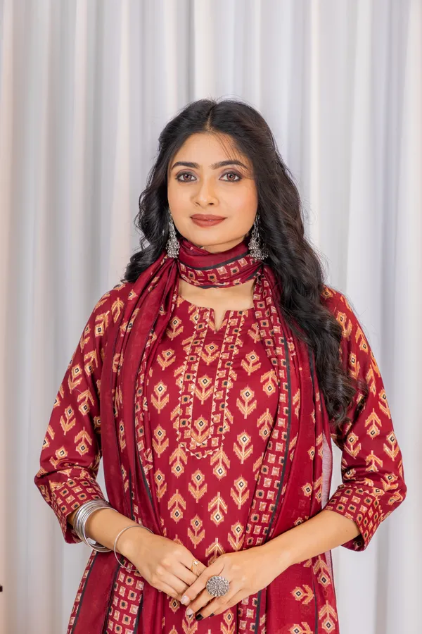Red_Slub_Cotton_Straight_Printed_Kurta_Set_With_Dupatta_For_Women