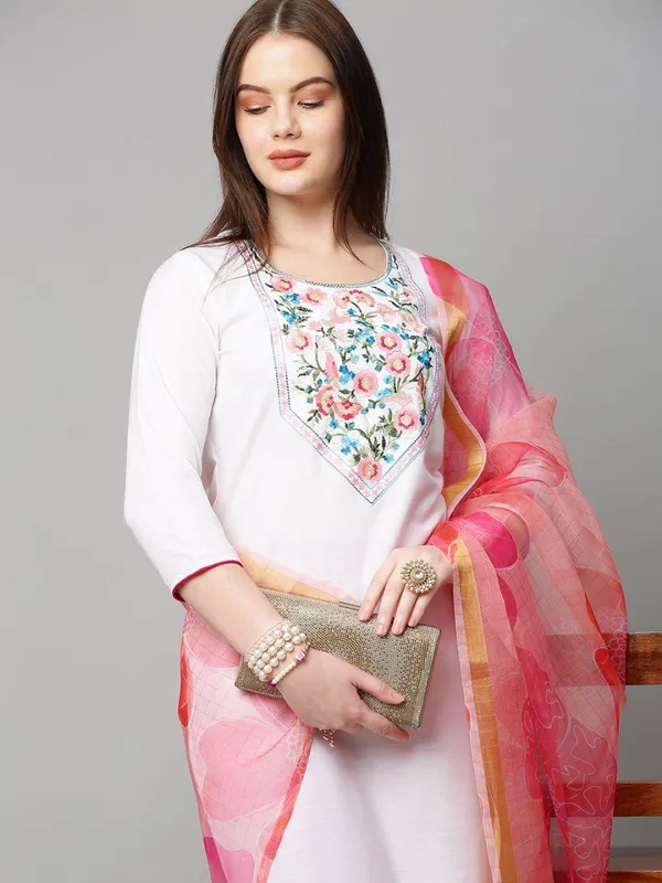 White_Slub_Cotton_Straight_Floral_Embroidered_Kurta_Set_For_Women