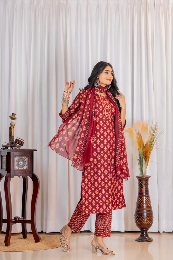 Red_Slub_Cotton_Straight_Printed_Kurta_Set_With_Dupatta_For_Women