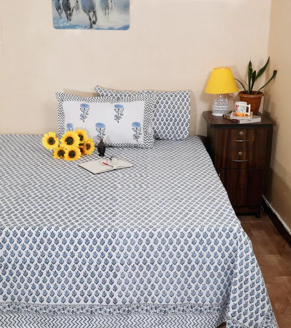 220_TC_|_335_GSM_|_Blue_And_White_Cotton_Block_Print_Bedsheet_With_Pillow_Cover