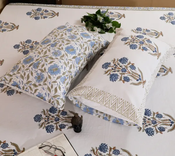 220_TC_|_335_GSM_|_Blue_And_White_Cotton_Hand_Block_Printed_Floral_Booti_Bedsheet_With_Pillow_Cover