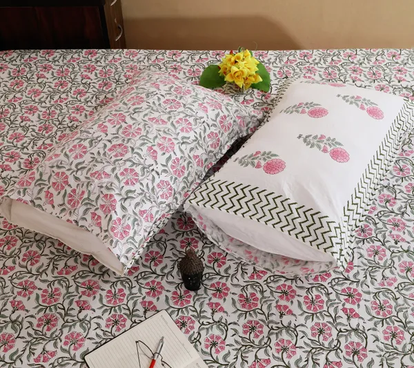 220_TC_|_335_GSM_|_Pink_And_Green_Cotton_Floral_Print_Bedsheet_With_Pillow_Cover