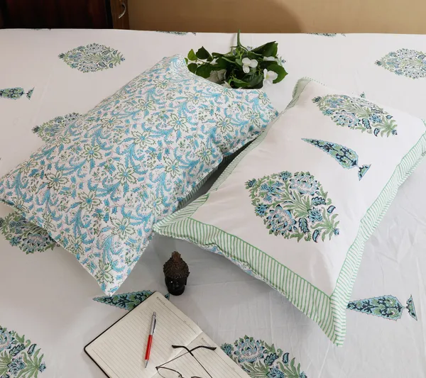 220_TC_|_335_GSM_|_White_And_Blue_Cotton_Hand_Block_Print_Bedsheet_With_Pillow_Cover