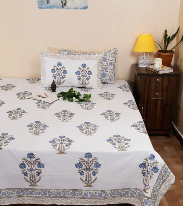 220_TC_|_335_GSM_|_Blue_And_White_Cotton_Hand_Block_Printed_Floral_Booti_Bedsheet_With_Pillow_Cover