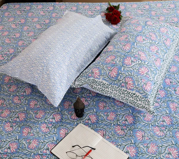 220_TC_|_335_GSM_|_Blue_And_Pink_Cotton_Hand_Block_Print_Bedsheet_With_Pillow_Cover