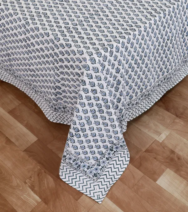 220_TC_|_335_GSM_|_Blue_And_White_Cotton_Block_Print_Bedsheet_With_Pillow_Cover