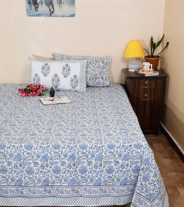 220_TC_|_335_GSM_|_Blue_And_White_Cotton_Floral_Paisley_Print_Bedsheet_With_Pillow_Cover