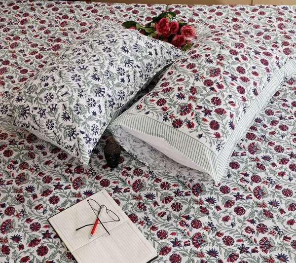 220_TC_|_335_GSM_|_Red_And_White_Cotton_Hand_Block_Print_Floral_Bedsheet_With_Pillow_Cover
