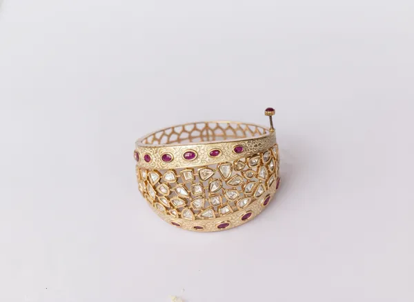 Gold_And_Red_Majestic_Polki_And_Tourmaline_Bangle