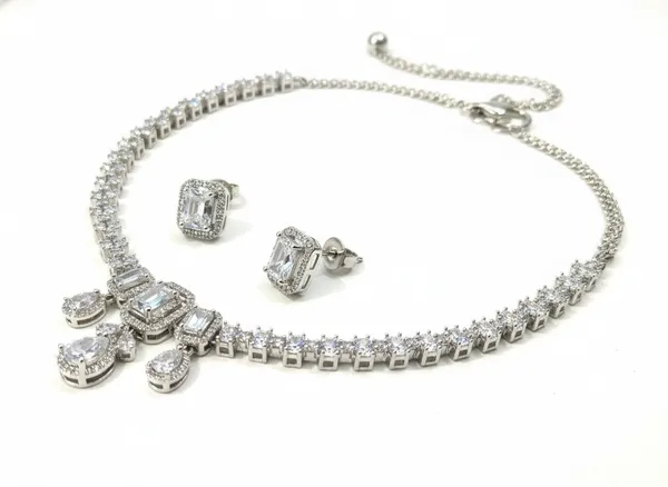 Elegant_Silver_Plated_Cubic_Zirconia_Statement_Necklace_Set