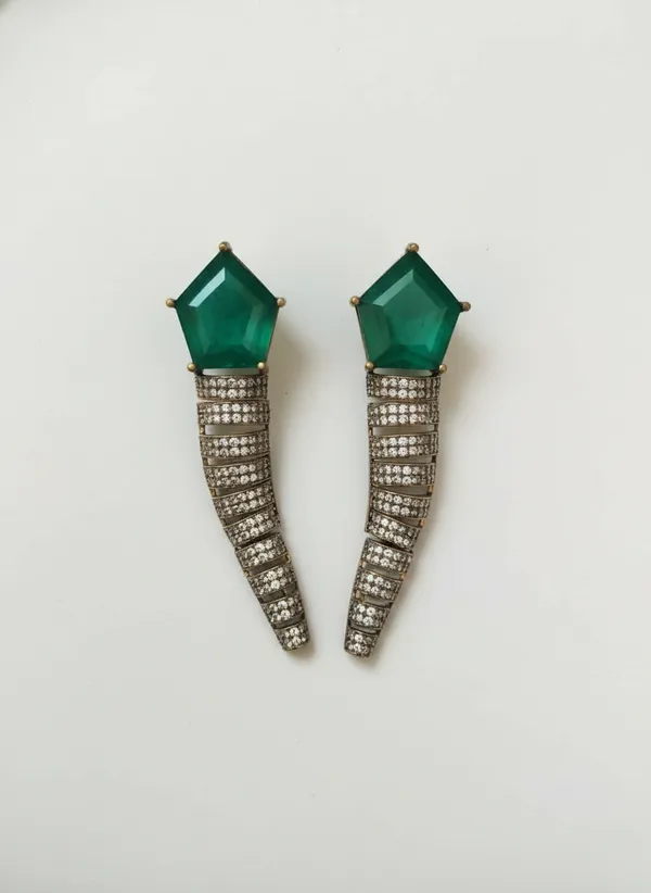 Emerald_Hue_Shield_And_Shimmering_Tapered_Statement_Earrings