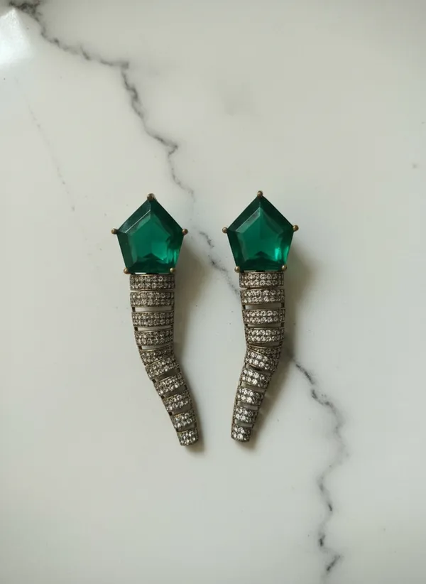 Emerald_Hue_Shield_And_Shimmering_Tapered_Statement_Earrings