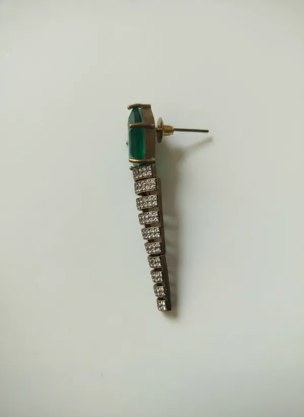 Emerald_Hue_Shield_And_Shimmering_Tapered_Statement_Earrings