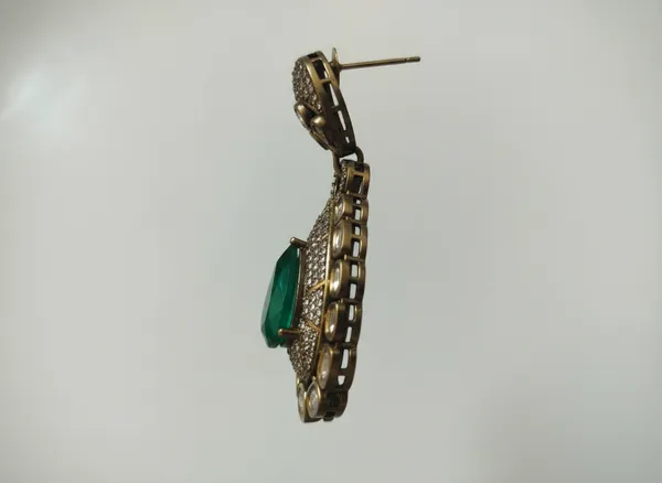 Regal_Emerald_And_Polki_Victorian_Dangler_Earrings