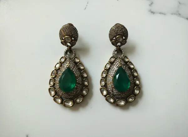 Regal_Emerald_And_Polki_Victorian_Dangler_Earrings