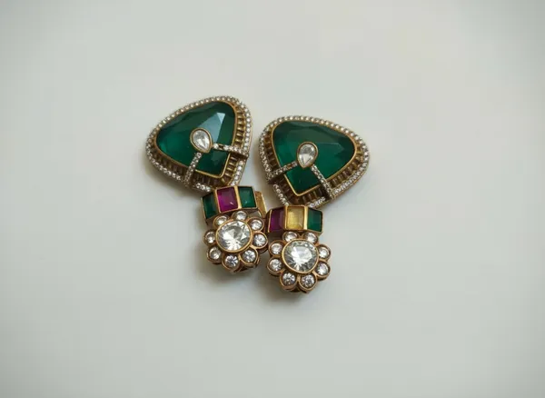 Regal_Emerald_And_Gold_Toned_Drop_Earrings_With_Sparkling_Accents