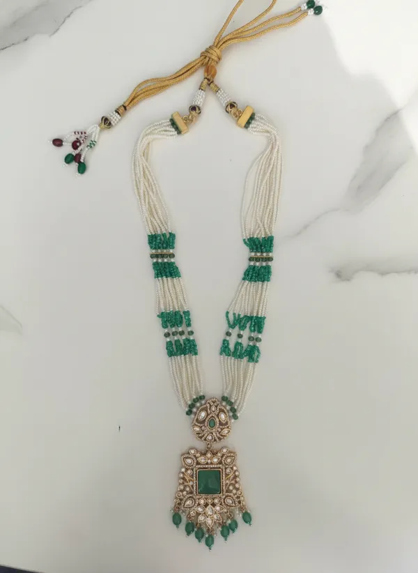 Regal_Emerald_And_Pearl_Kundan_Statement_Necklace