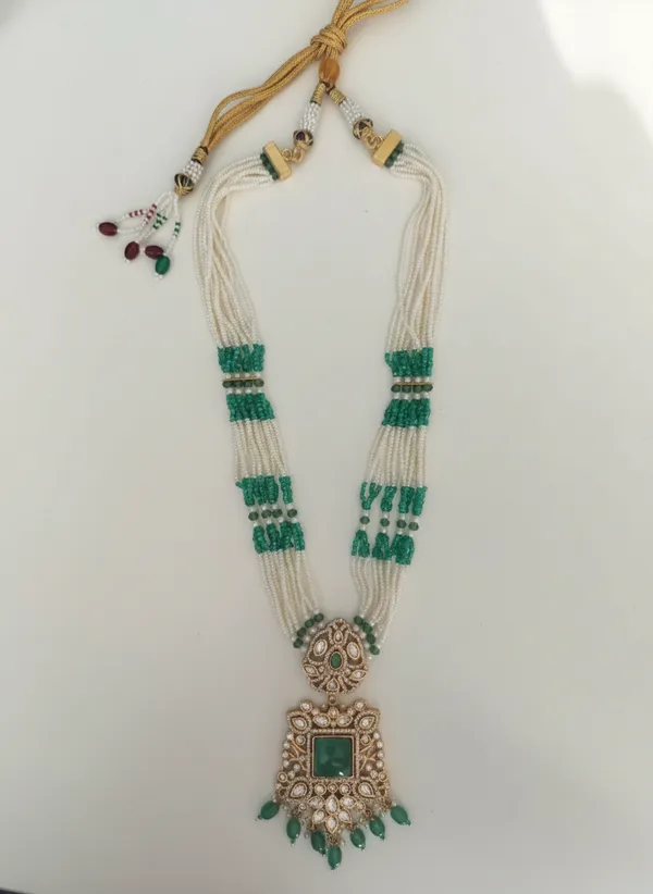 Regal_Emerald_And_Pearl_Kundan_Statement_Necklace