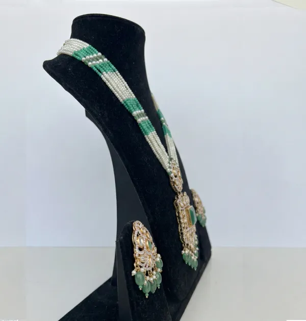 Regal_Emerald_And_Pearl_Kundan_Statement_Necklace