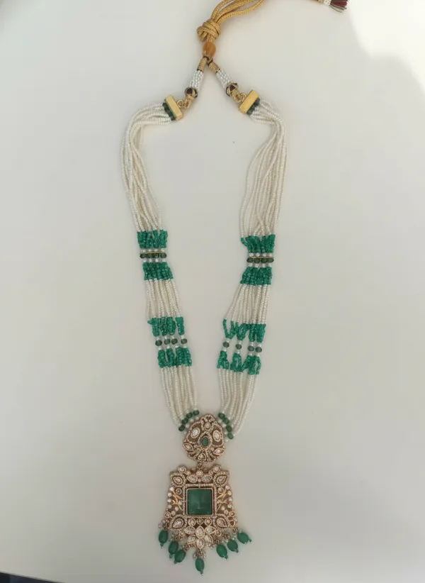 Regal_Emerald_And_Pearl_Kundan_Statement_Necklace