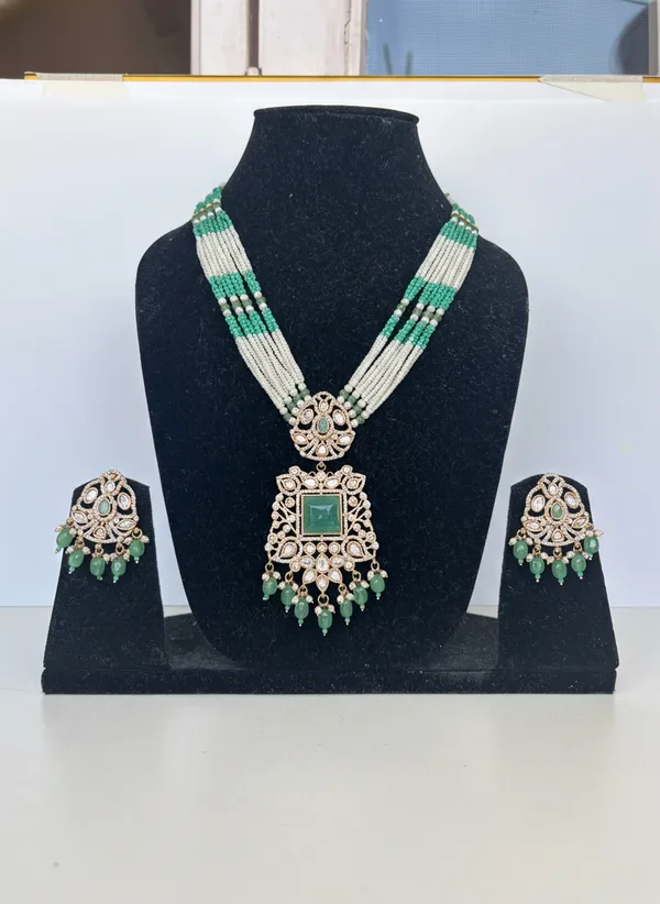 Regal_Emerald_And_Pearl_Kundan_Long_Necklace_Set