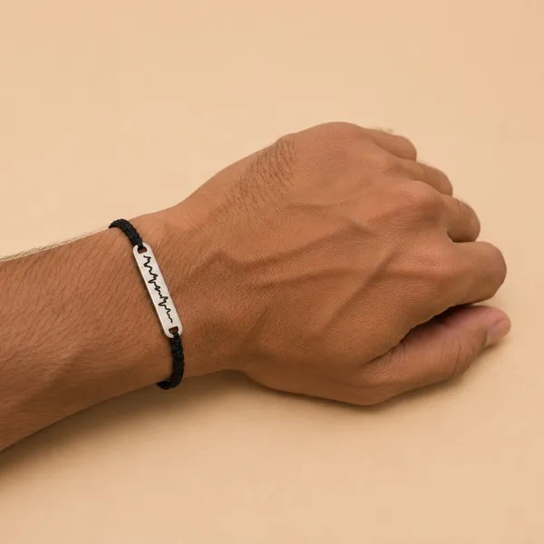 Lifeline_Rakhi_(Sterling_Silver_925)_engraved_with_Jug_Jug_Jiyo