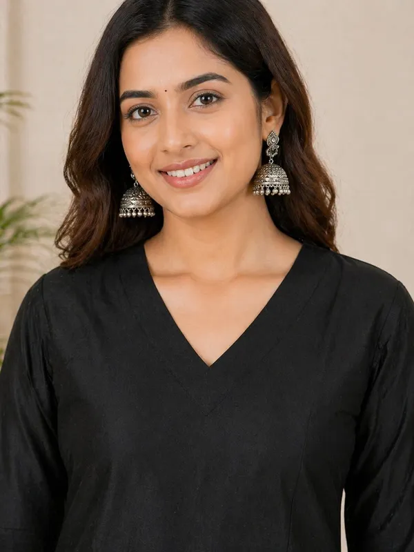 Noir_Elegance_V-Neck_Solid_Black_Kurta_Pant_Set