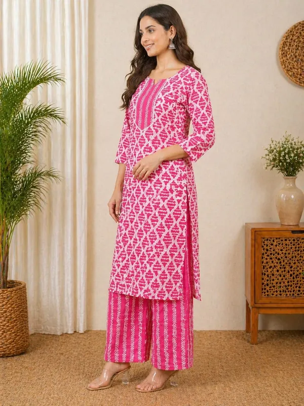 Nuvesta_Rani_Ikat_Ethnic_Kurta_Pant_Set