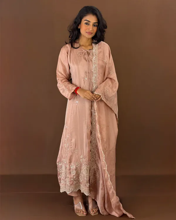 Elegant_Peach_Embroidered_Kurta_Set_With_Lace_Detail