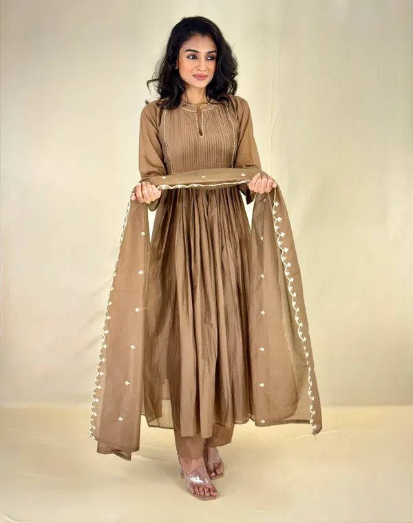 Womens_Beige_Pleated_Anarkali_Kurta_With_Belt