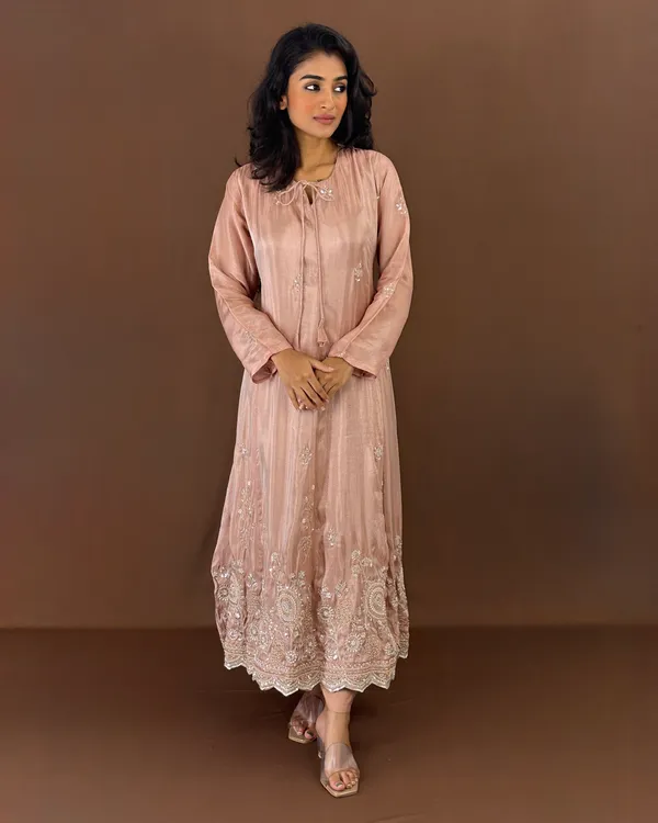 Elegant_Peach_Embroidered_Kurta_Set_With_Lace_Detail