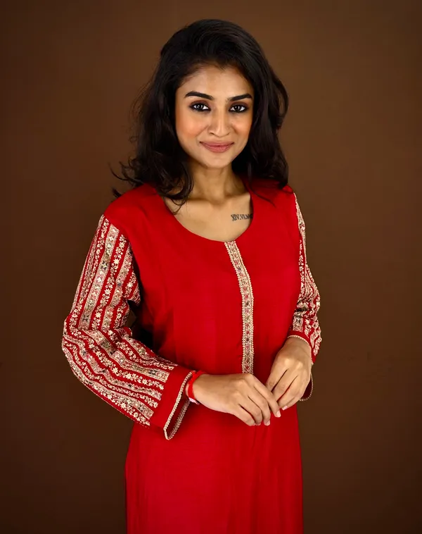 Womens_Red_Ethnic_Kurta_Set_With_Printed_Sleeves_And_Border