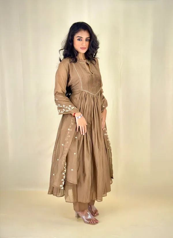 Womens_Beige_Pleated_Anarkali_Kurta_With_Belt