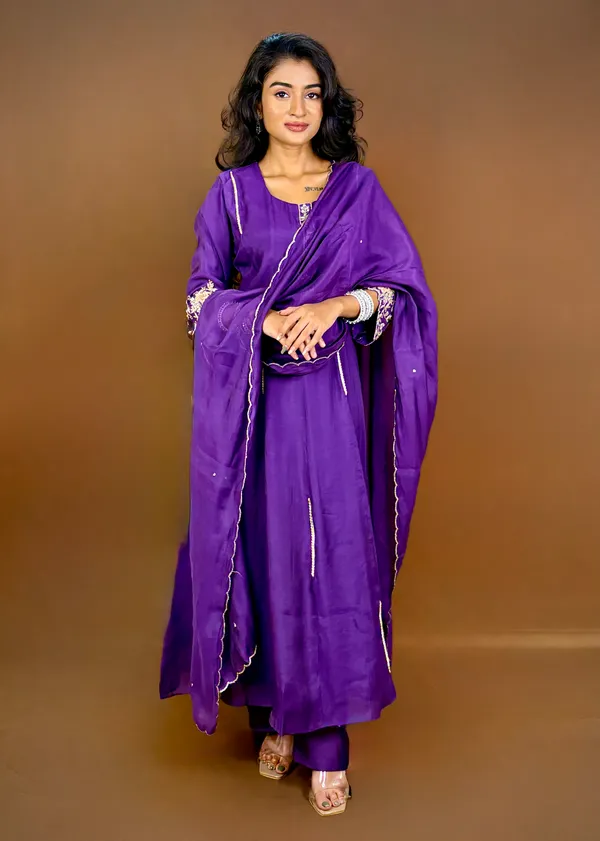 Purple_Ethnic_Kurta_Set_With_Embroidered_Sleeves