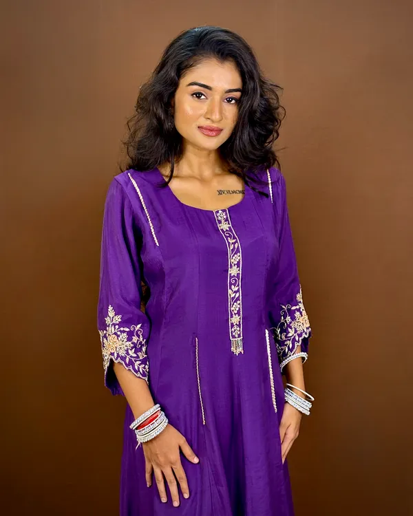 Purple_Ethnic_Kurta_Set_With_Embroidered_Sleeves