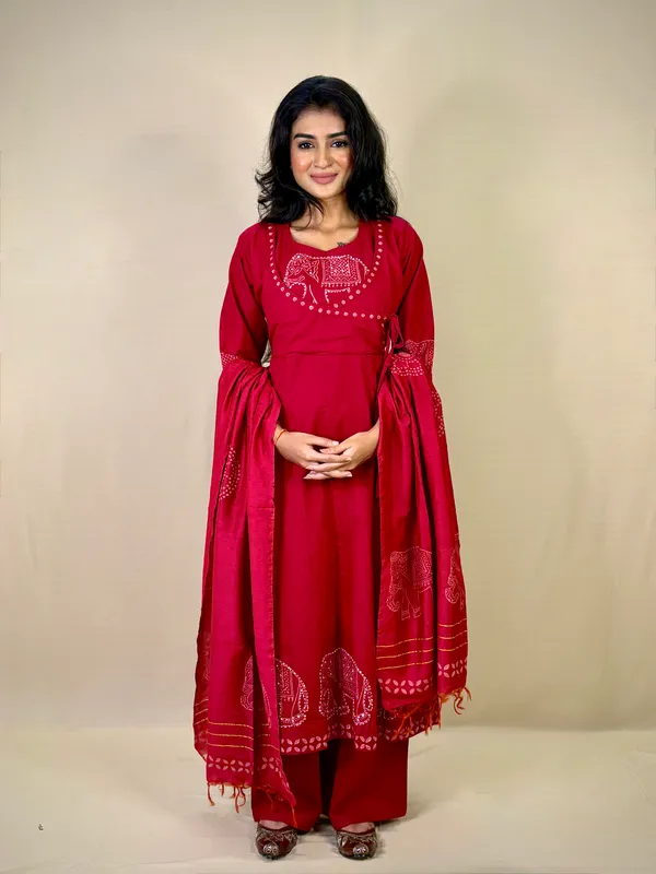 Red_Elephant_Embroidered_Cotton_Kurta_Set_With_Palazzo_Pants