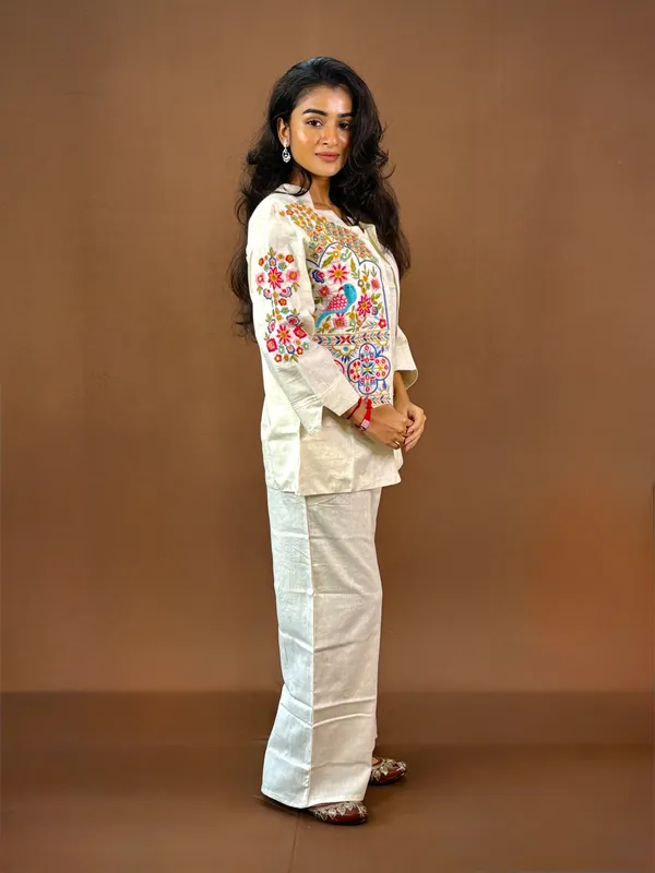 Offwhite_Embroidered_Jacket_Set_With_Floral_Motifs