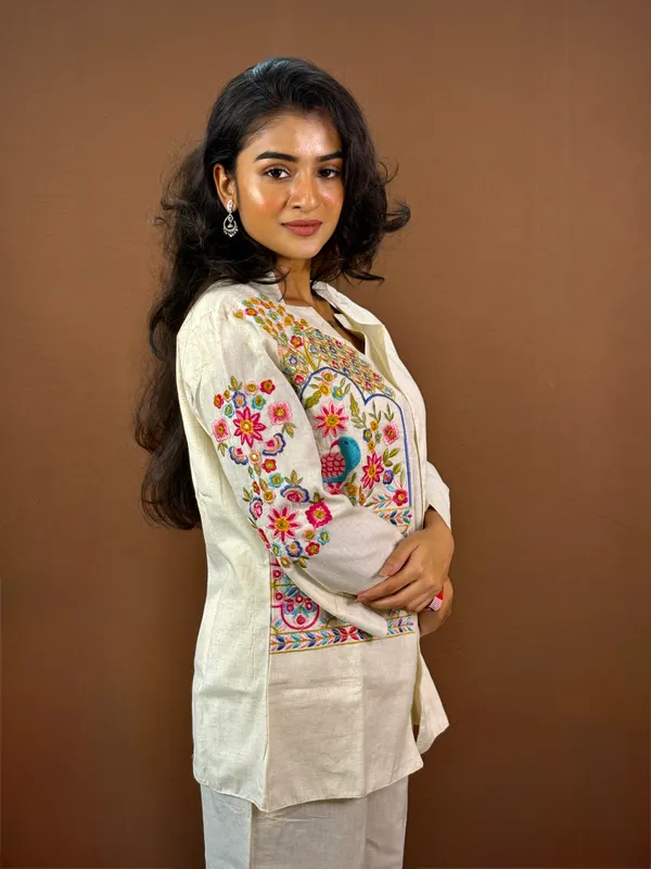 Offwhite_Embroidered_Jacket_Set_With_Floral_Motifs