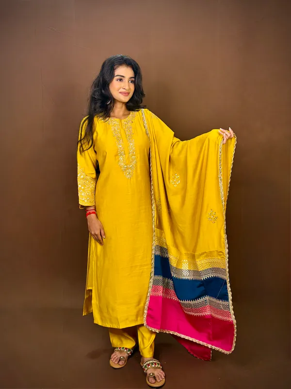 Womens_Yellow_Embellished_Kurti_Set_With_Matching_Pants