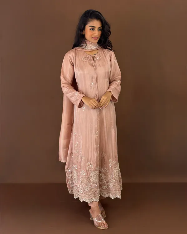 Elegant_Peach_Embroidered_Kurta_Set_With_Lace_Detail