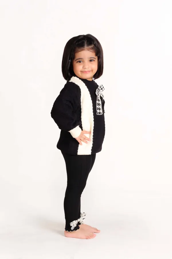 Classic_Black_White_Houndstooth_Sweater_Black