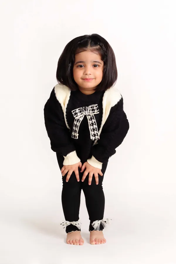 Classic_Black_White_Houndstooth_Sweater_Black