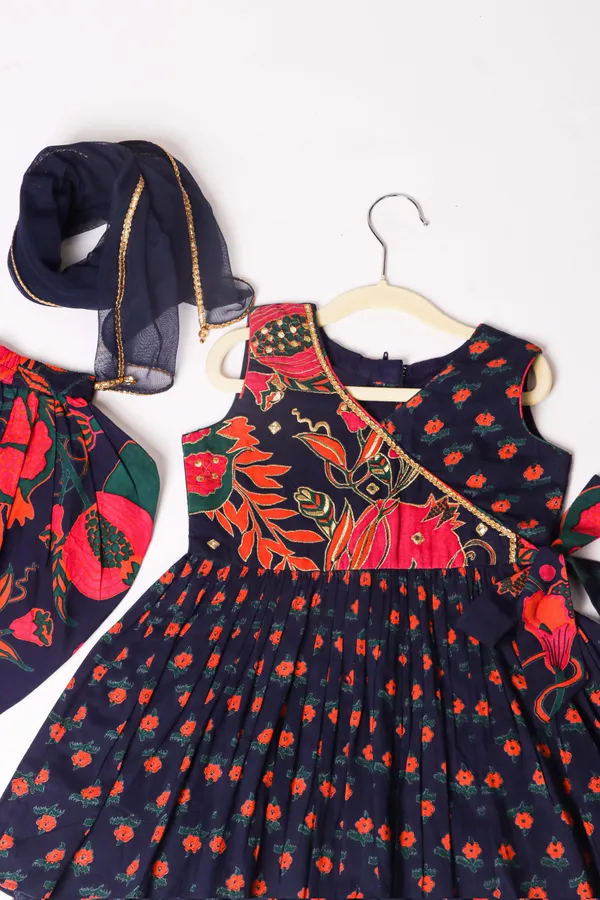 Midnight_Elegance_Navy_Blue_Floral_Ethnic_Set