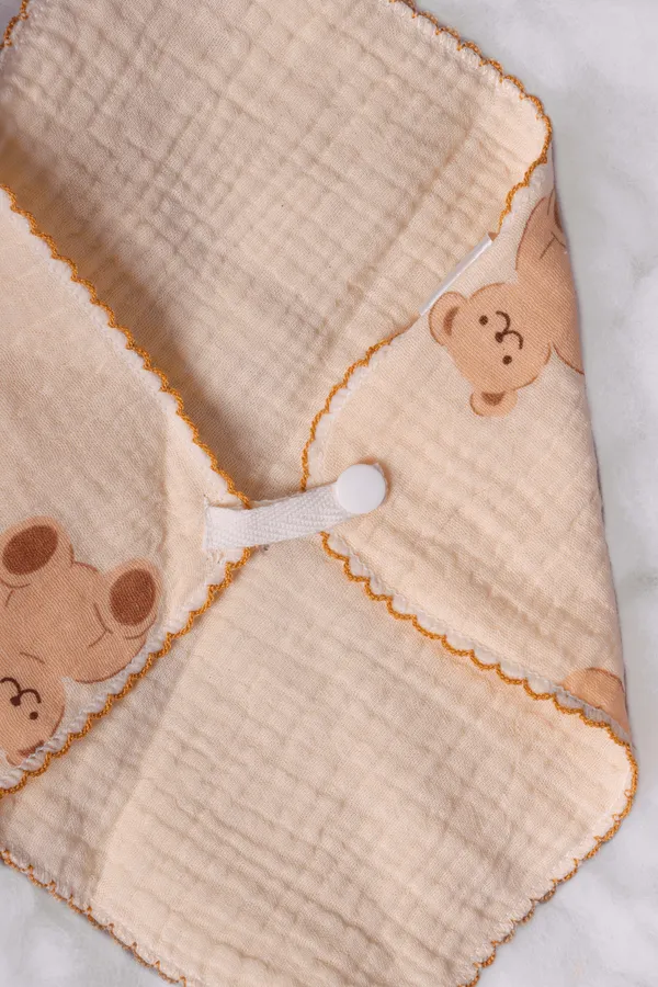 Premium_Muslin_Baby_Bib_With_Adorable_Teddy_Bear_Print