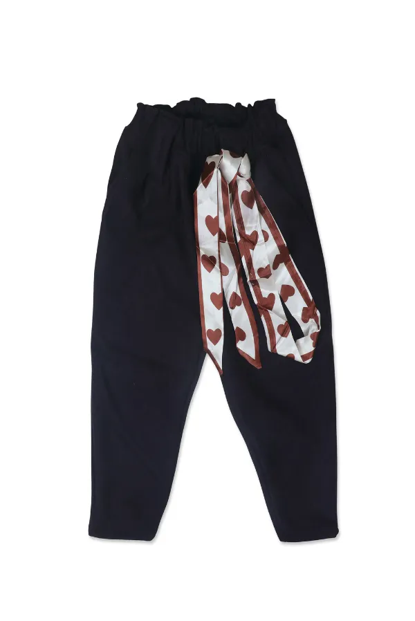 Black_Pants_With_Heart_Patterned_Bow