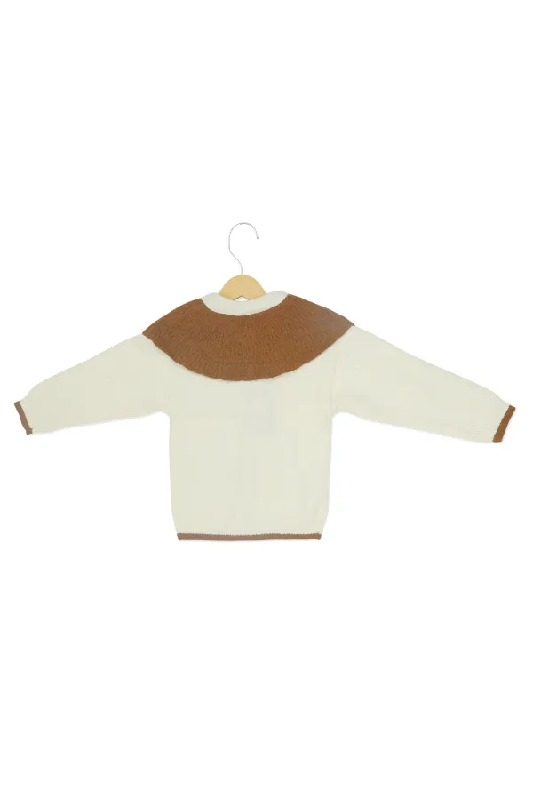 Adorable_Two_Tone_Sweater_With_Floral_Accents