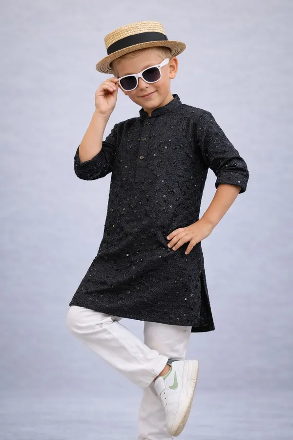 Boys_Black_Embellished_Kurta_Pajama_Set