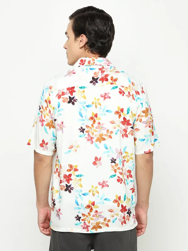 Floral_Touch_Oversized_Viscose_Shirt_100%_Viscose_Oversized_Fit