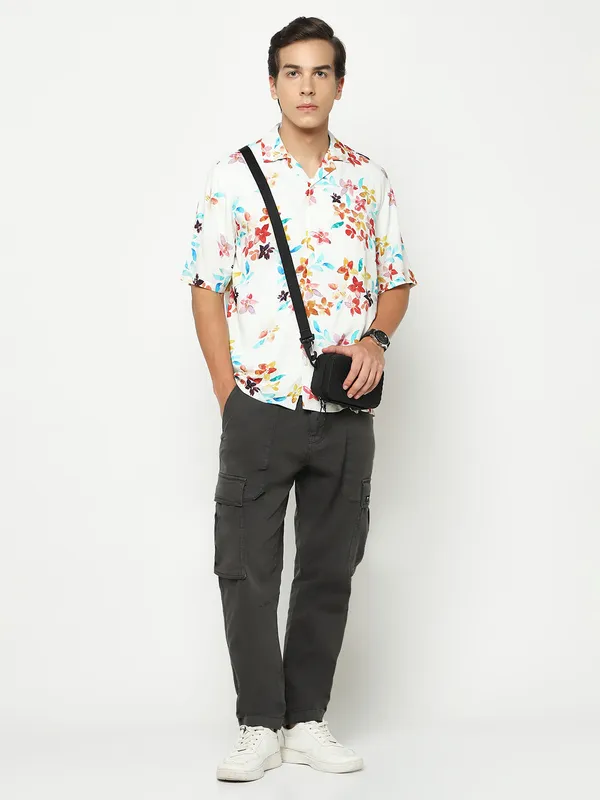 Floral_Touch_Oversized_Viscose_Shirt_100%_Viscose_Oversized_Fit